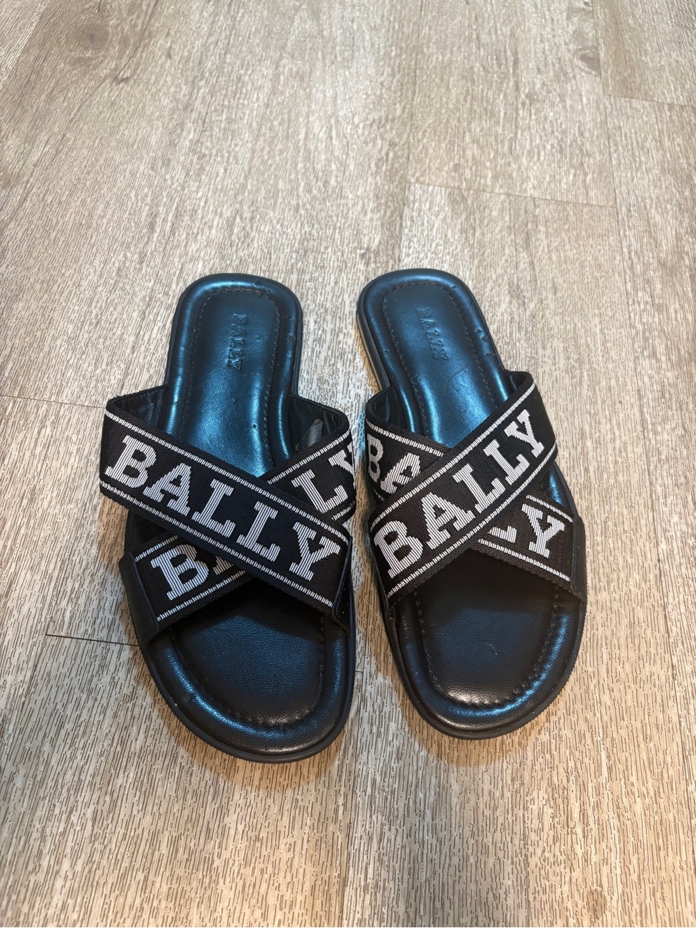 BALLY BLACK LEATHER BOOKS T SANDALS WOMENS SIZE 9.5